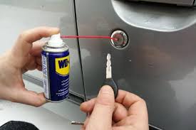 فتح سيارات أمام المنزل