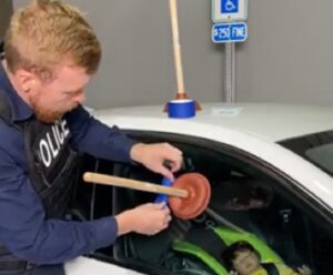 فتح سيارة مقفلة