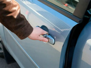 فتح سيارة مقفلة