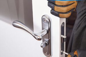 فتح الباب بدون مفتاح