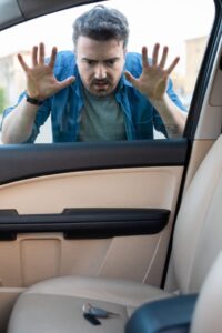 فتح سيارات عند المنزل