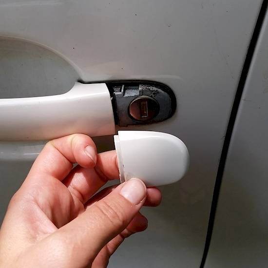 فتح السيارات بدون مفتاح