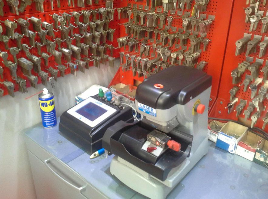 قص مفاتيح سيارات دقيقة